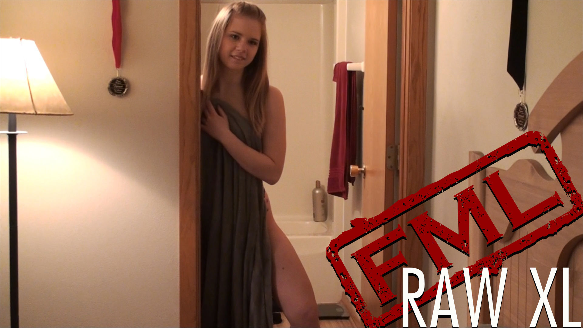 RAW XL: Texting With Your Mouth Full