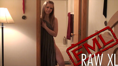 RAW XL: Texting With Your Mouth Full