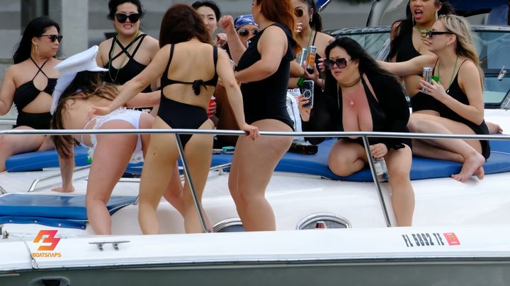 🎉👰 BRIDE GOES WILD: EPIC YACHT CELEBRATION IN MIAMI!