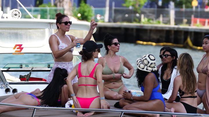 🎈🥳 Yacht Bash Bonanza: Celebrating Life in Style!