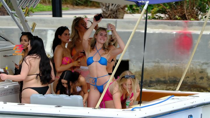 💁‍♀️🚤 ALL-GIRL CREW: MIAMI YACHT ADVENTURE!